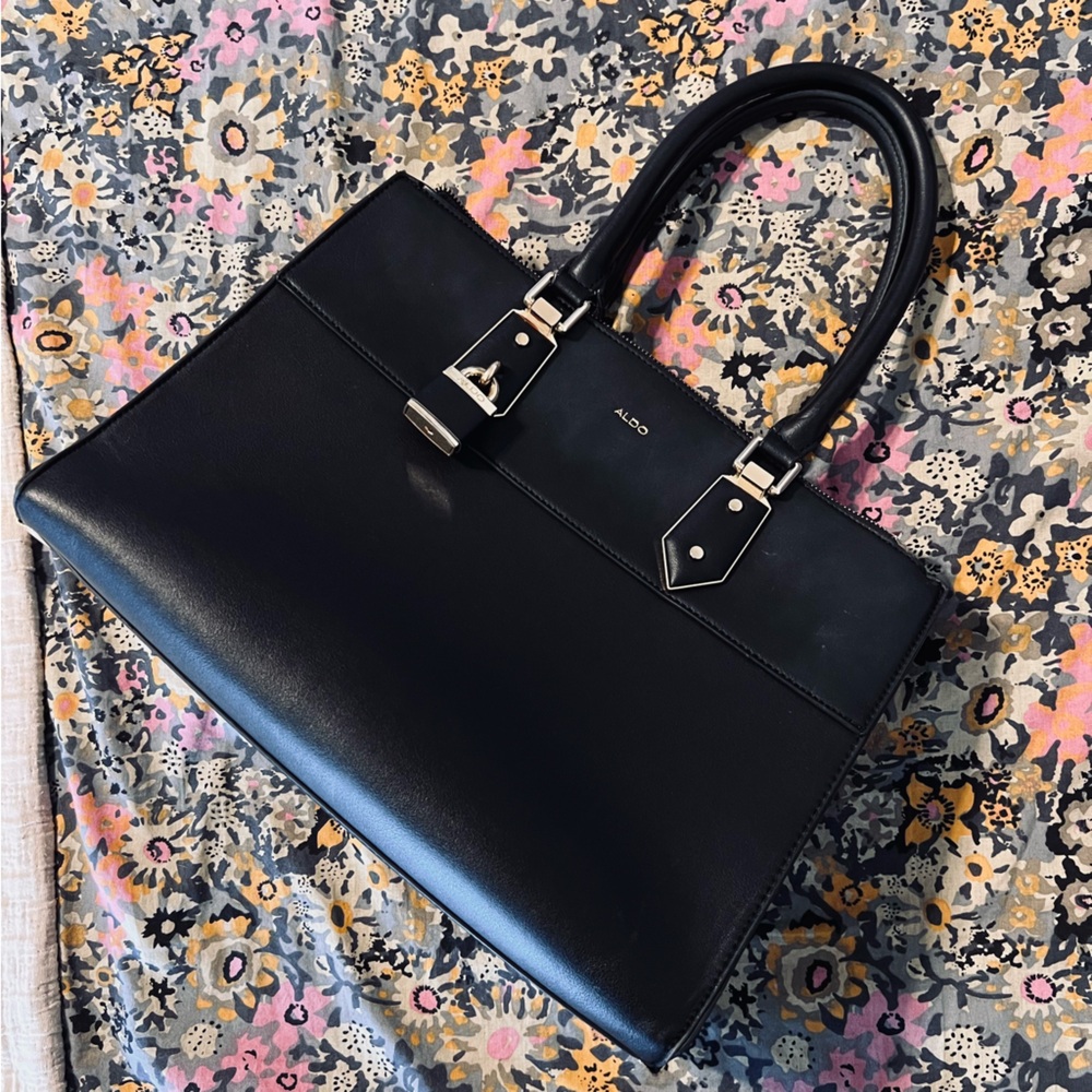 Structured tote
